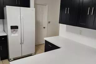 8760 NW 14th St, Pembroke Pines, FL 33024 - Photo 5