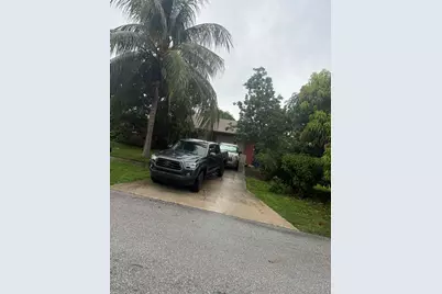 433 SW 10th Avenue, Boynton Beach, FL 33435 - Photo 1