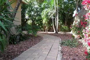 1009 NE 23rd Dr, Wilton Manors, FL 33305 - Photo 9