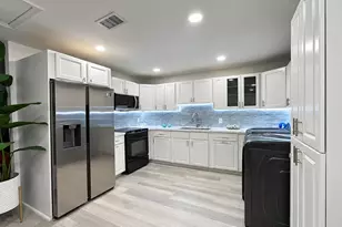 1034 Manor Dr, Palm Springs, FL 33461 - Photo 9