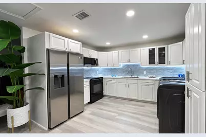 1034 Manor Drive, Palm Springs, FL 33461 - Photo 9