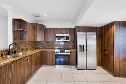 242 W 19th Street, Hialeah, FL 33010 - Photo 5