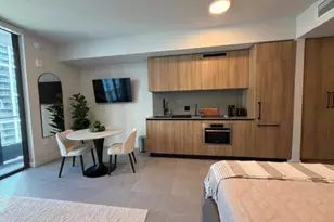 121 NE 5th St, Miami, FL 33132 - Photo 21