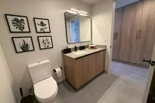 121 NE 5th St, Miami, FL 33132 - Photo 9