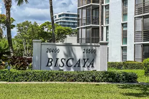 20400 W Country Club Dr, Aventura, FL 33180 - Photo 17
