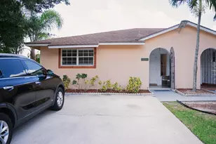 1425 Riverside Cir, Wellington, FL 33414 - Photo 1