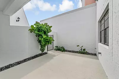 6670 Villa Sonrisa Drive #213, Boca Raton, FL 33433 - Photo 7