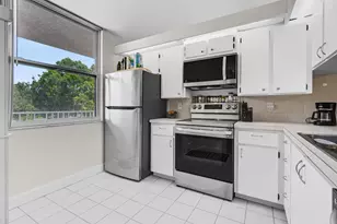 3826 Whitehall Dr, West Palm Beach, FL 33401 - Photo 11
