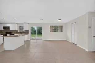 913 SE 10th St, Stuart, FL 34994 - Photo 7