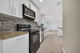 913 SE 10th St, Stuart, FL 34994 - Photo 13