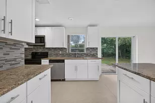 913 SE 10th St, Stuart, FL 34994 - Photo 11