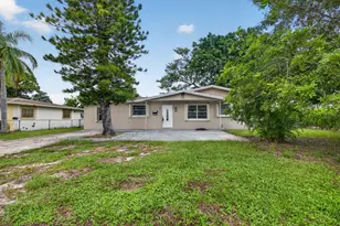 913 SE 10th St, Stuart, FL 34994 - Photo 1