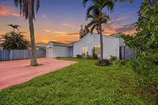 18751 Shauna Manor Dr, Boca Raton, FL 33496 - Photo 3