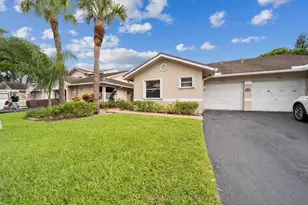 1129 W Lakes Dr, Deerfield Beach, FL 33442 - Photo 1