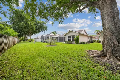 1129 W Lakes Drive, Deerfield Beach, FL 33442 - Photo 19