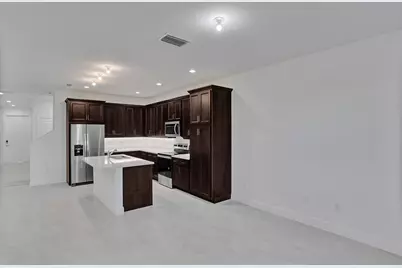 585 Sanderling Circle, Deerfield Beach, FL 33442 - Photo 7
