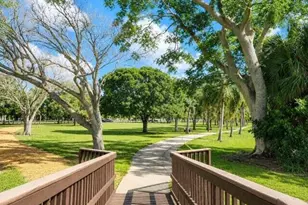 32 Lake Osborne Dr, Lake Worth Beach, FL 33461 - Photo 11