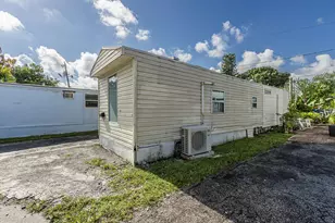 2776 NW 29th Pl, Oakland Park, FL 33311 - Photo 3