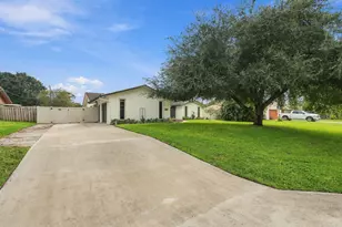 99 Cuyahoga Rd, Lake Worth, FL 33467 - Photo 1