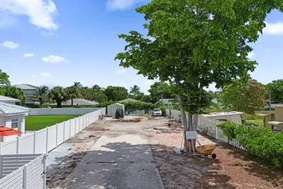 202 SE 4th Street #2, Delray Beach, FL 33483 - Photo 3