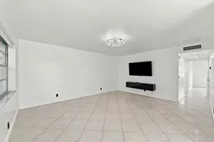 541 Burgundy L, Delray Beach, FL 33484 - Photo 3