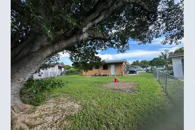 555 Harem Avenue, Opa Locka, FL 33054 - Photo 3
