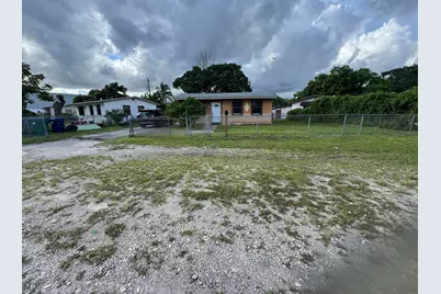 555 Harem Avenue, Opa Locka, FL 33054 - Photo 5