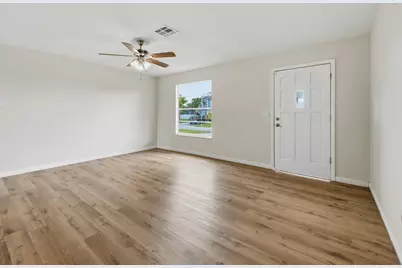 711 NW Riverside Drive, Port Saint Lucie, FL 34983 - Photo 9