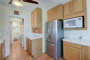 805 NE 40th St, Oakland Park, FL 33334 - Photo 11