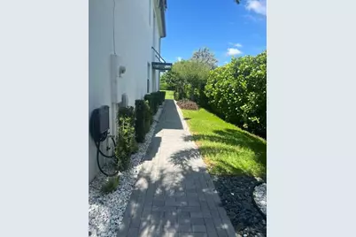 8991 Kingsmoor Way, Lake Worth, FL 33467 - Photo 3