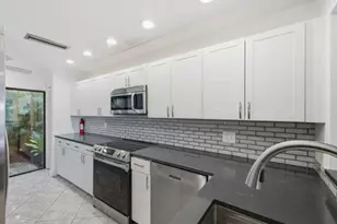 1800 Embassy Dr, West Palm Beach, FL 33401 - Photo 9
