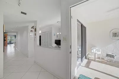 7501 Fairfax Drive, Tamarac, FL 33321 - Photo 9