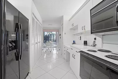 7501 Fairfax Drive, Tamarac, FL 33321 - Photo 13
