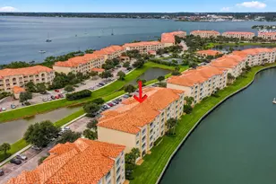 17 Harbour Isle Dr W, Fort Pierce, FL 34949 - Photo 1