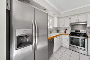 141 E Riverside Dr, Jupiter, FL 33469 - Photo 9
