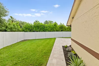 1672 Hawthorne Place, Wellington, FL 33414 - Photo 17