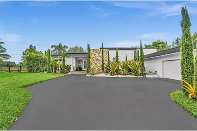 3210 Medinah Circle E, Lake Worth, FL 33467 - Photo 1