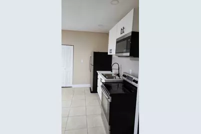 18515 NW 42nd Place #unit 3, Miami Gardens, FL 33055 - Photo 3