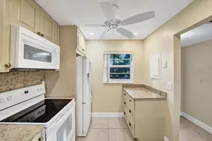 9460 Poinciana Pl, Davie, FL 33324 - Photo 11
