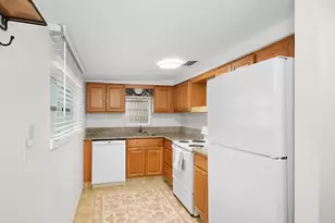 616 SW Cleveland Ave, Stuart, FL 34994 - Photo 11