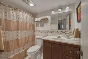811 S Hollybrook Dr, Pembroke Pines, FL 33025 - Photo 7