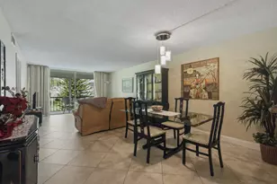 811 S Hollybrook Dr, Pembroke Pines, FL 33025 - Photo 3