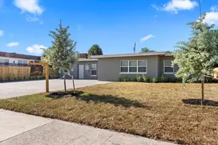 829 Bayberry Dr, West Palm Beach, FL 33403 - Photo 15