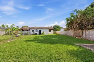 3847 Roan Ct E, West Palm Beach, FL 33403 - Photo 25