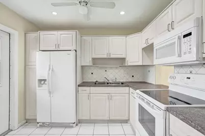 2200 Park Lane #Unit 111, Hollywood, FL 33021 - Photo 9