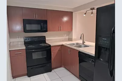 4669 NW 89th Avenue, Sunrise, FL 33351 - Photo 5
