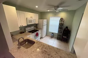 878 Worcester Ln, Lake Worth, FL 33467 - Photo 7