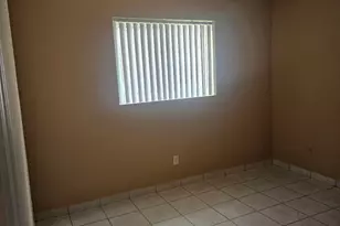 812 NE 2nd St, Hallandale Beach, FL 33009 - Photo 23