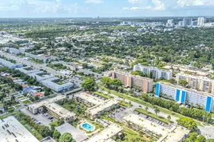 900 NE 12th Ave, Hallandale Beach, FL 33009 - Photo 3