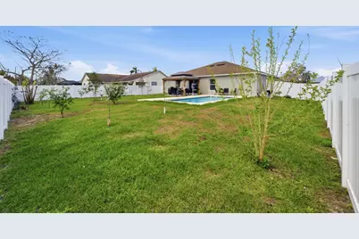 684 SE Crescent Avenue, Port Saint Lucie, FL 34984 - Photo 39